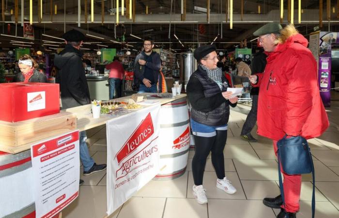 “consumers need to understand”, farmers on awareness mission at the Sauveterre-de-Guyenne supermarket