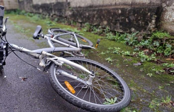 hit by a car, a cyclist dies