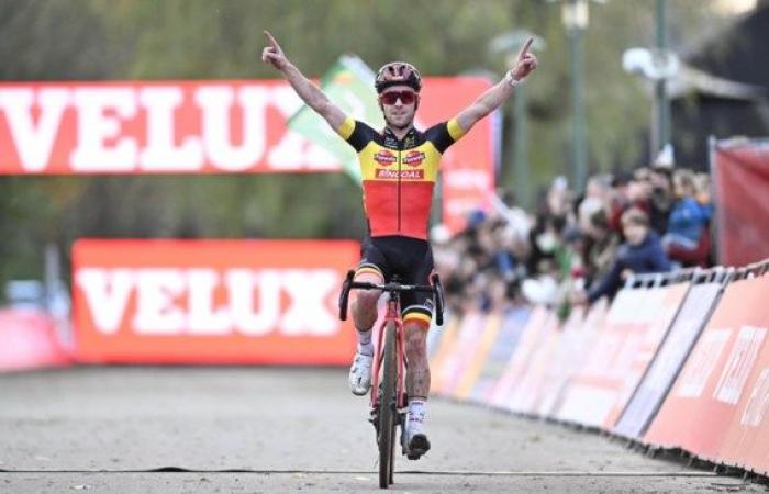 Iserbyt and Van Empel race to victory in the World Cup opener in Antwerp