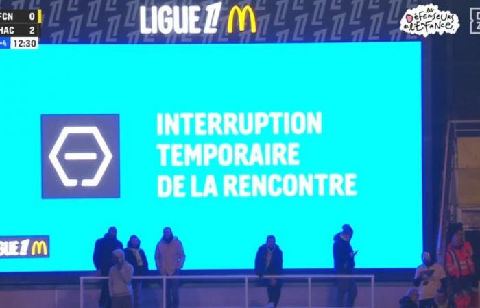 iron bars, CRS on the pitch, match stopped… it degenerated at La Beaujoire