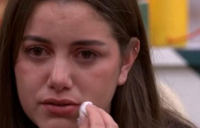 Maureen (Star Academy) disappointed by her performance during the prime, she collapses in tears