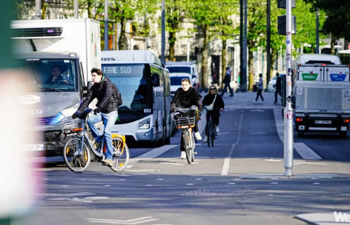 the cyclist is faster than the car driver