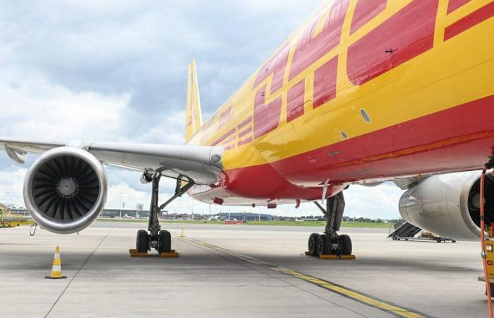 An early landing: a DHL cargo plane crashes near an airport in Lithuania, one of the crew members dies