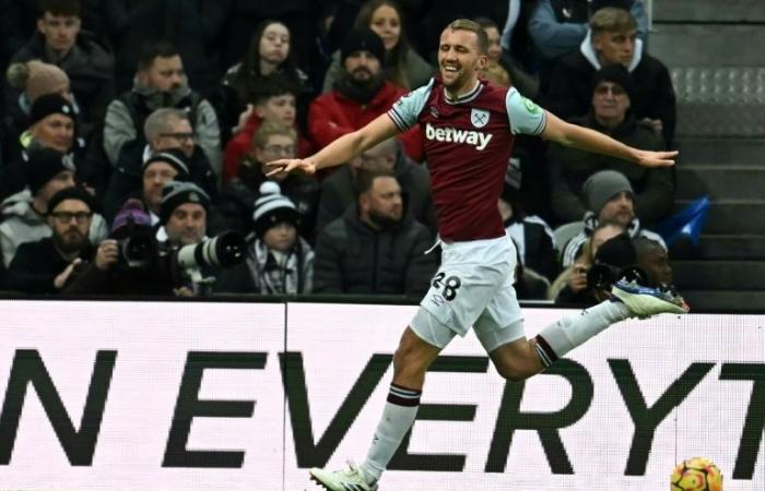 West Ham stun Newcastle to ease pressure on Lopetegui