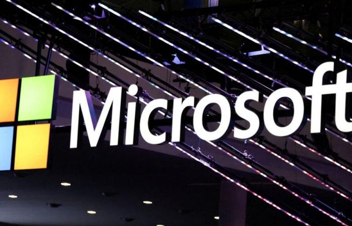 Microsoft ‘investigating issue’ after users report problems with Outlook and Teams | Science, Climate & Tech News