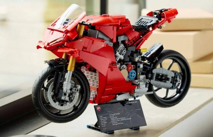 Ducati Panigale V42202 S LEGO Technic 4 Motorcycle Price Confirmed