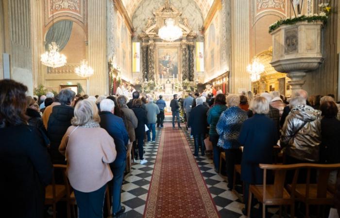 the faithful of Corsica enthusiastically await the pope's visit