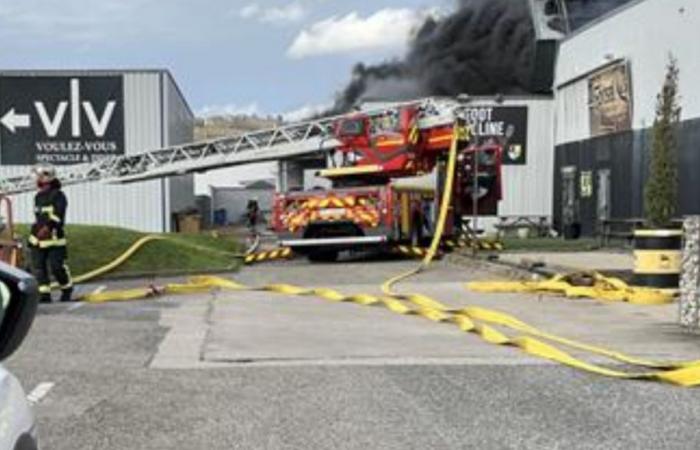 [MAJ] Anse: several warehouses engulfed in flames, impressive images