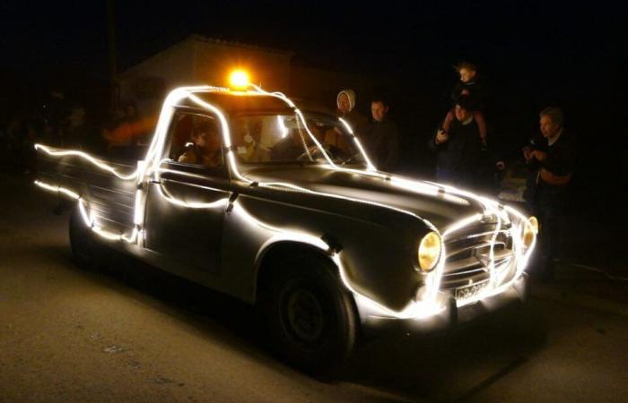 PHOTOS. Illuminated tractors attract crowds to this Calvados village