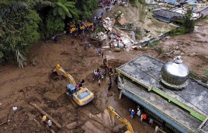 Indonesia | At least 16 dead, 7 missing in floods, landslides