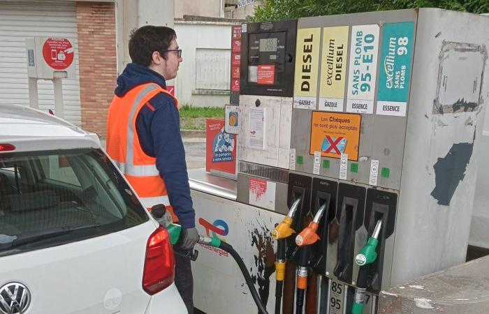 Total is testing the return of the pump attendant in a Quimper station!