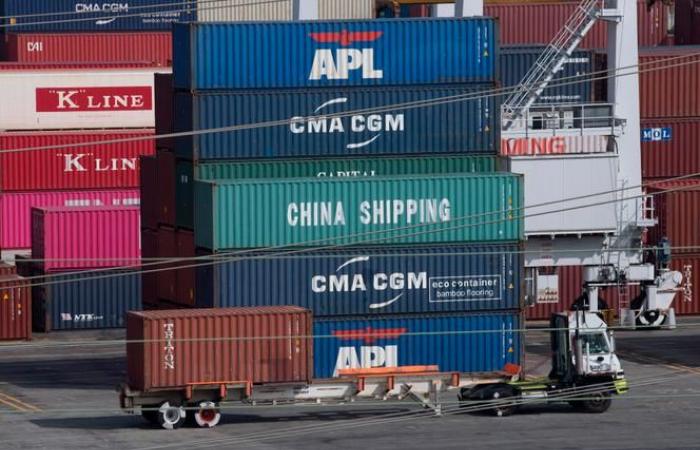 Donald Trump announces increase in customs duties on products from China, Canada and Mexico