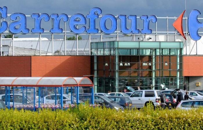 Carrefour applesauce recalled throughout France, due to the presence of “pieces of blue plastic”