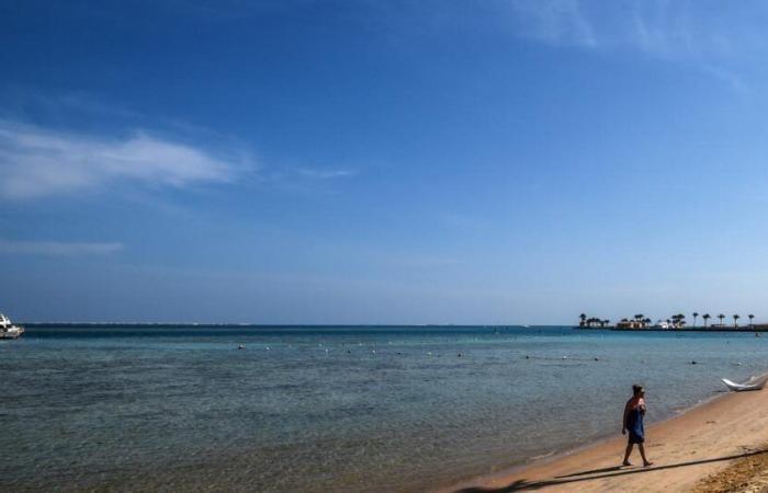 17 missing after tourist boat sinks in Red Sea