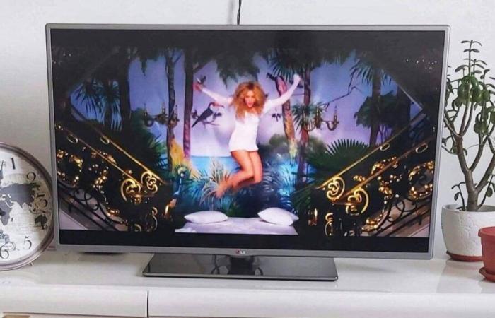 Samsung lowers the price of one of its best-selling OLED TVs on its site by 400 euros