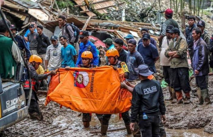 Indonesia: 16 dead and 7 missing in floods in Sumatra