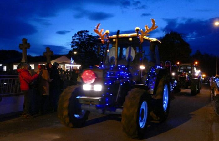 PHOTOS. Illuminated tractors attract crowds to this Calvados village