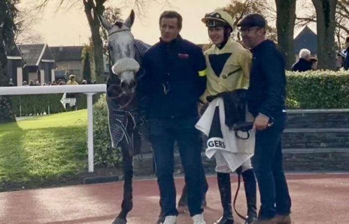 Seven years after winning his first pony race in Angers, Valentin Le Clerc breaks the ice as an apprentice on the same racecourse!