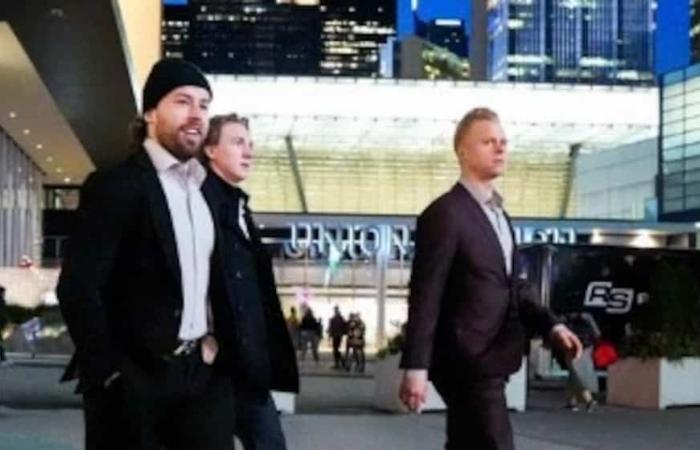 Utah HC players forced to walk to arena