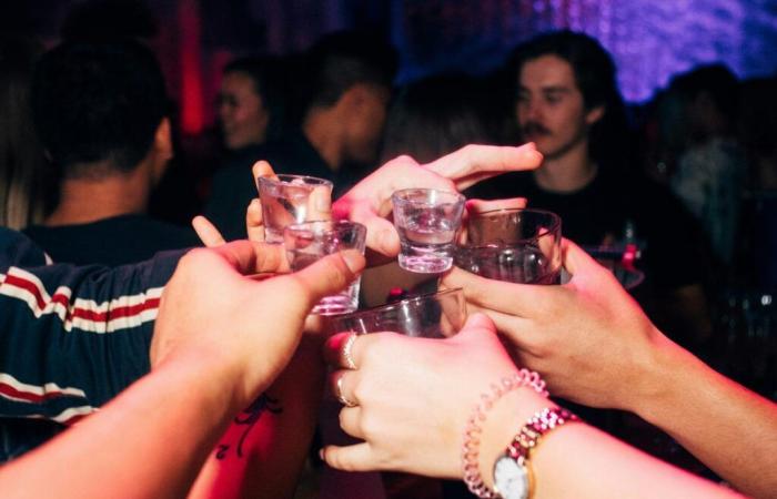 Adulterated vodka poisoning: six young tourists die after drinking free shots