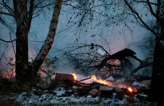 DHL cargo plane crashes into residential complex in Lithuania (photos)