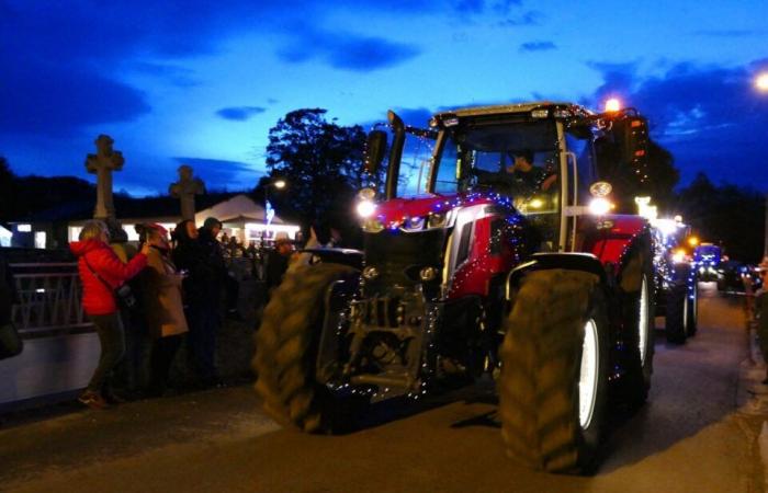 PHOTOS. Illuminated tractors attract crowds to this Calvados village