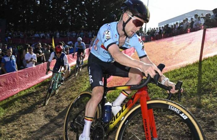 Van Aert and van der Poel absent, Belgian Iserbyt wins first round of the World Cup