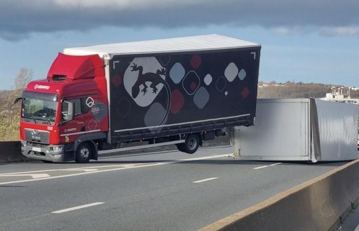 spectacular accident of a truck on the A47, monster traffic jams towards Lyon