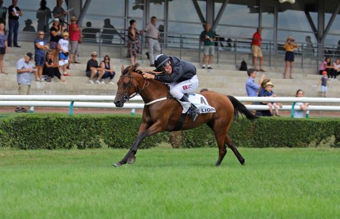 Seven years after winning his first pony race in Angers, Valentin Le Clerc breaks the ice as an apprentice on the same racecourse!