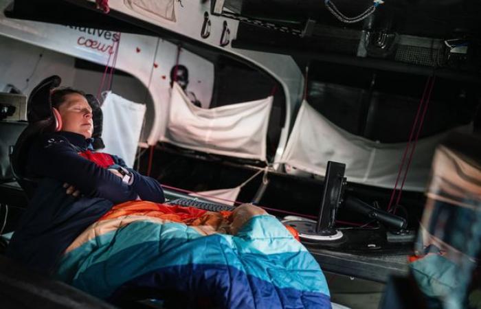 how Vendée Globe sailors manage their sleep