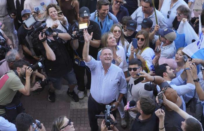 Uruguay leftist candidate elected president : NPR