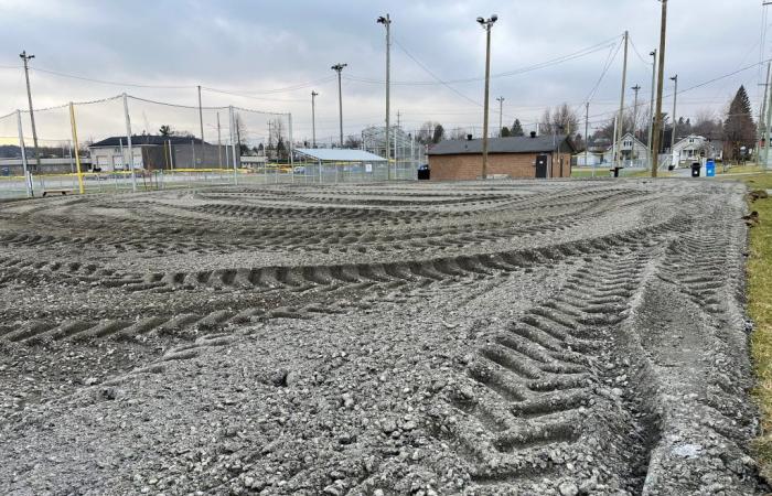 New pickleball courts need to be resurfaced