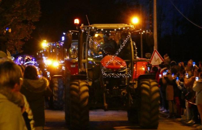 PHOTOS. Illuminated tractors attract crowds to this Calvados village