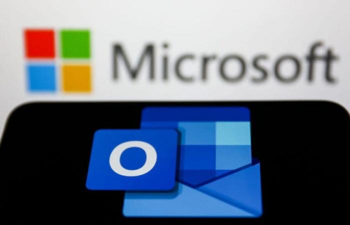 Reports of Microsoft Outlook and Teams Outages Spiking Monday