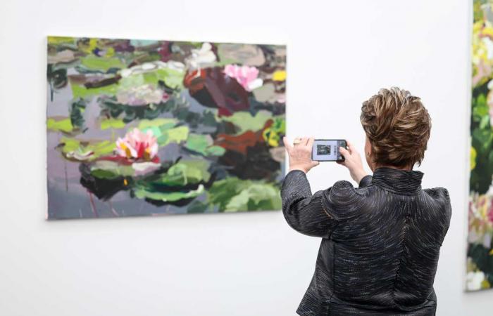 Grand Duchess Maria Teresa and her futuristic leather jacket by Giorgio Armani at Luxembourg Art Week