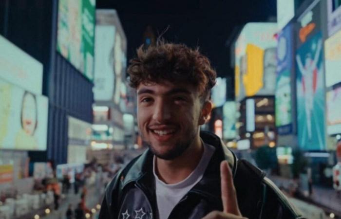 This huge YouTube star signing in this shopping center in Pas-de-Calais