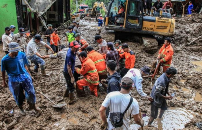 Death toll from floods in Sumatra rises to 20