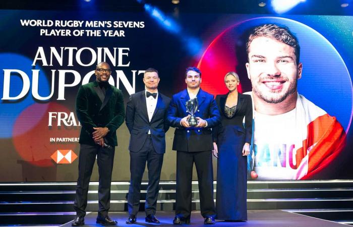 Princess Charlène crowns Antoine Dupont best rugby player in the world