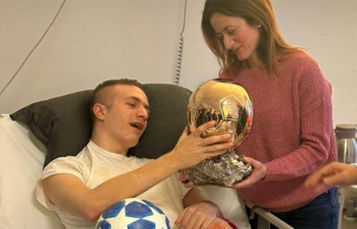 An exceptional gesture: Luka Modric sends his Ballon d’Or to a young Croatian player after a serious injury