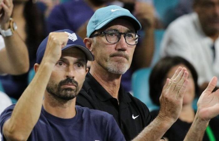 ATP > “This makes no sense. Djokovic had won 3 of the 4 Grand Slam tournaments in 2023 and the award for best coach of the year had not been won by Ivanisevic, but by Sinner’s coaches. And this year, while Sinner was superior to everyone, neither Cahill nor Vagnozzi are among the nominees”, complains journalist José Moron