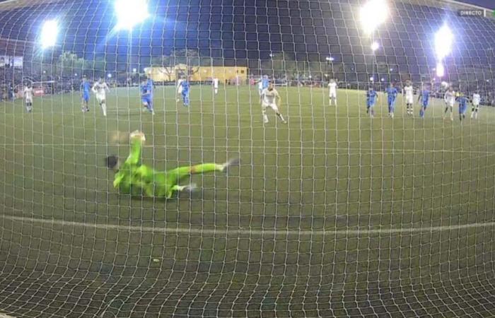 Adrián Muñoz, the goalkeeper who is a midfielder in his free time and upset Getafe with two saved penalties | Relief