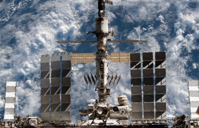 an unexpected smell intrigues astronauts after the arrival of a Russian cargo ship