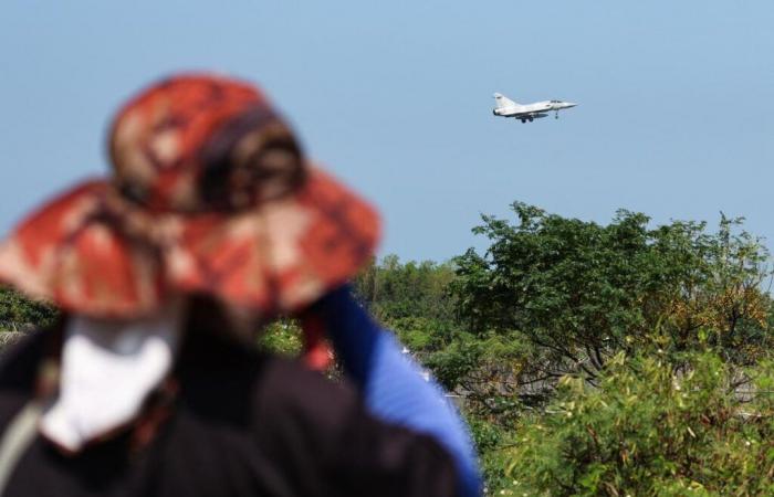 US fighter jet flies over island strait, Beijing deploys military forces