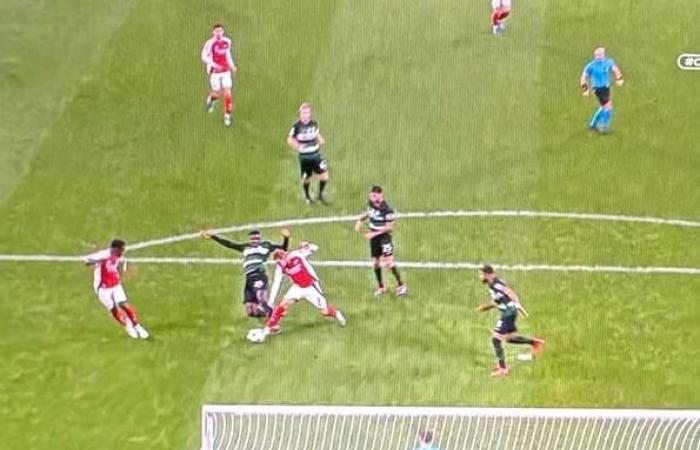 Sporting-Arsenal, 1-5 Duarte Gomes' analysis of the refereeing: a Sporting player for being sent off (twice)