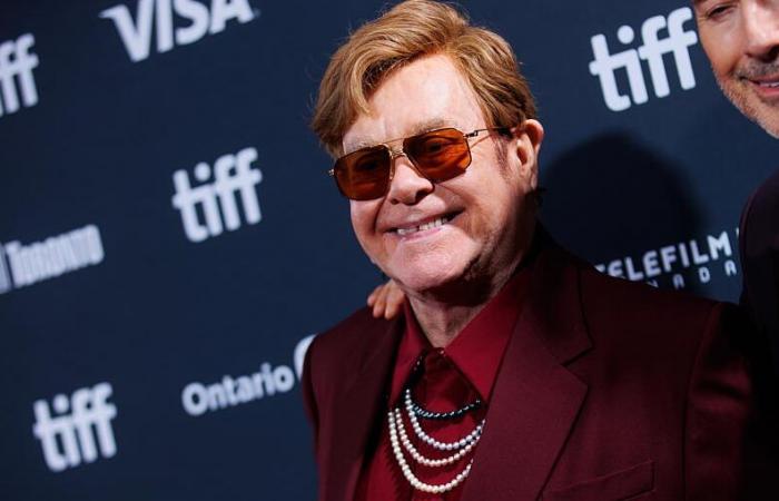 Elton John can no longer make music at the moment due to his vision problems