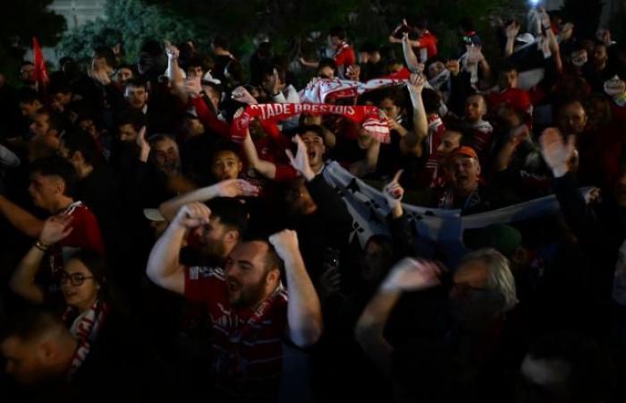 The rise of happiness of Brest fans at Montjuïc before facing FC Barcelona in the Champions League