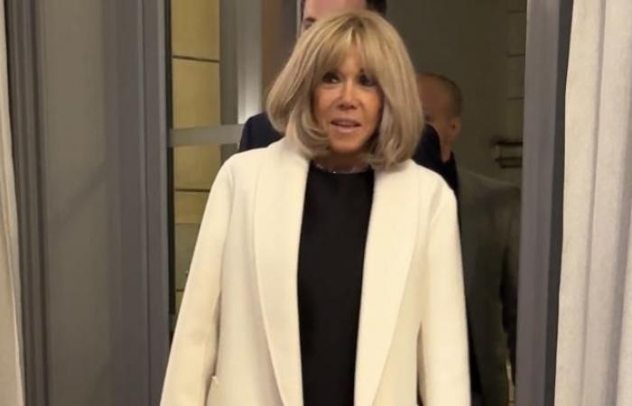 VIDEO GALA – Brigitte Macron: her kiss to Line Renaud for a great event did not go unnoticed