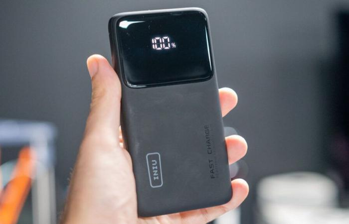 Iniu Power Bank 10500 mAh: the battery with screen offers a low price for Black Friday