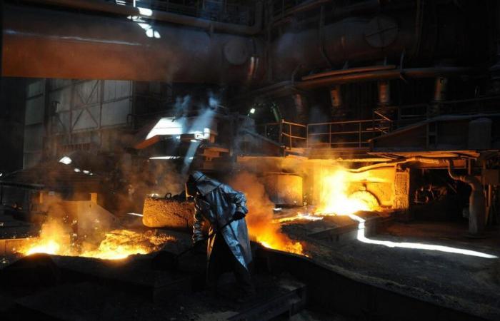 A pocket of molten metal falls into a steelworks, three workers injured, two seriously