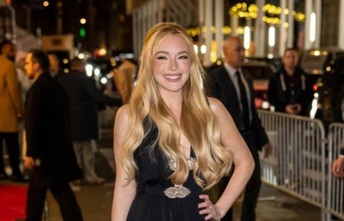 Lindsay Lohan’s face has the internet obsessed – but fans fear a sinister trend